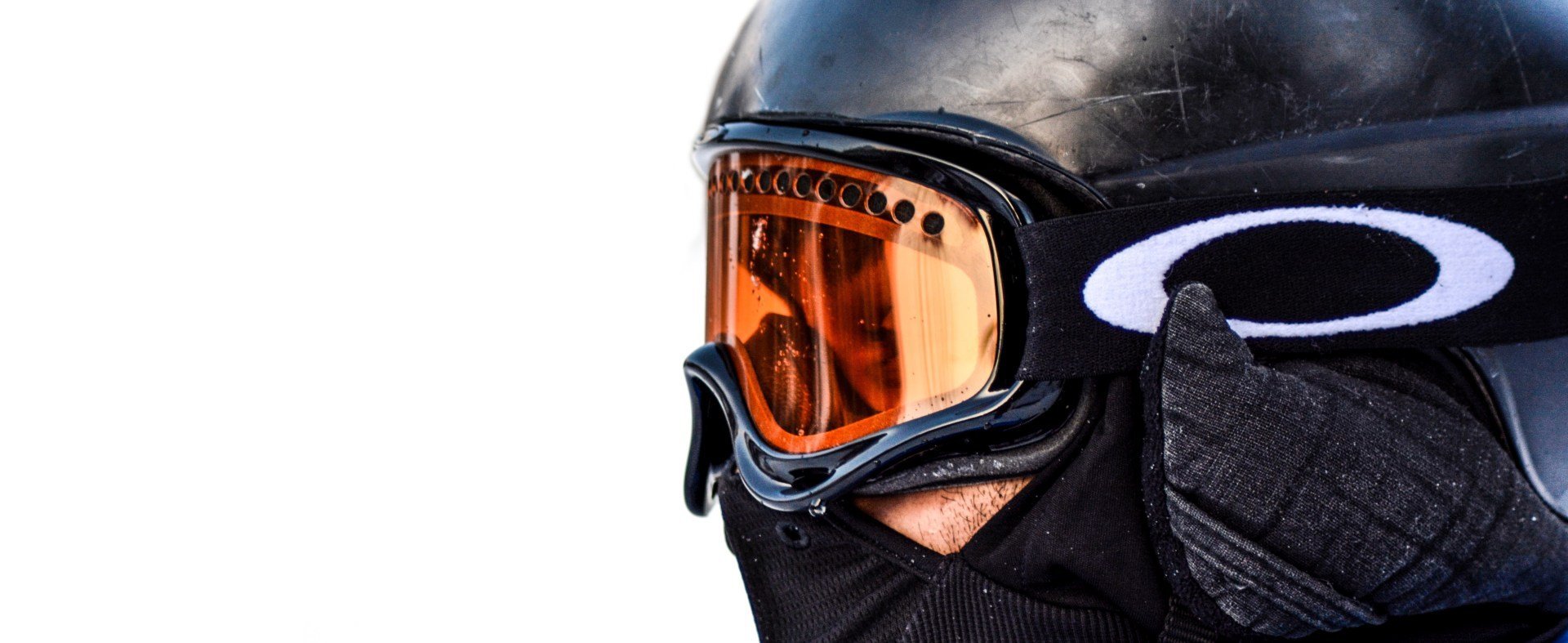 Best Oakley Goggles for Skiing and Snowboarding