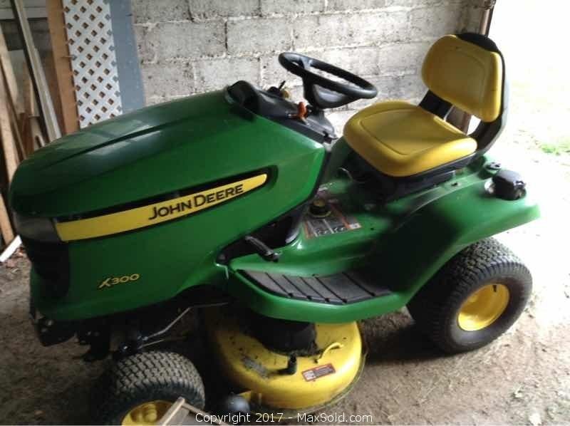 John Deere Riding Lawn Tractor