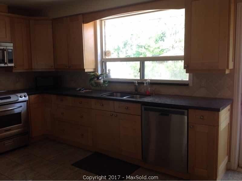Kitchen Cabinets & Tops